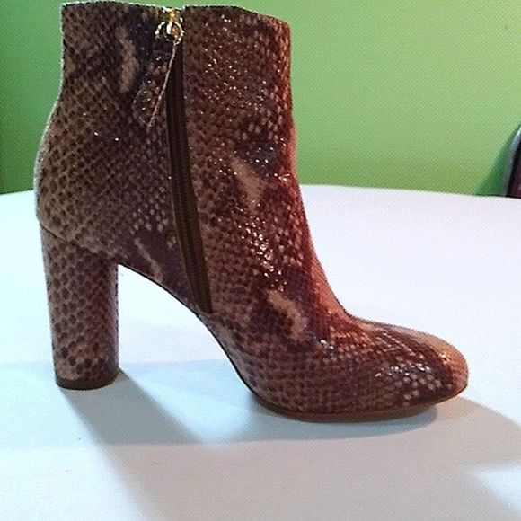 Faux snakeskin ankle boots 7 medium made by International Concepts. - Picture 4 of 5